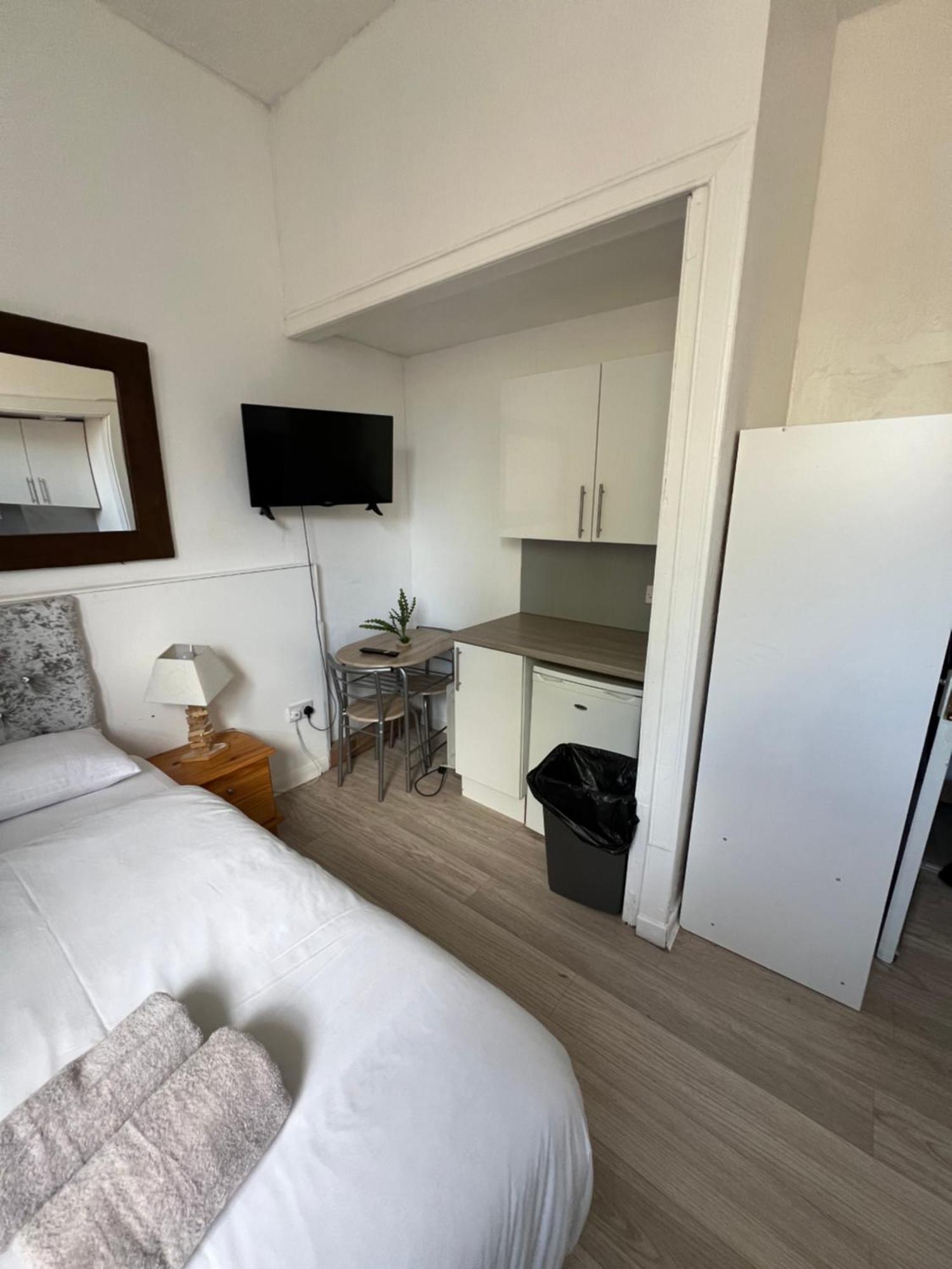 Great Western Road Studio With En Suite Glasgow Exterior photo
