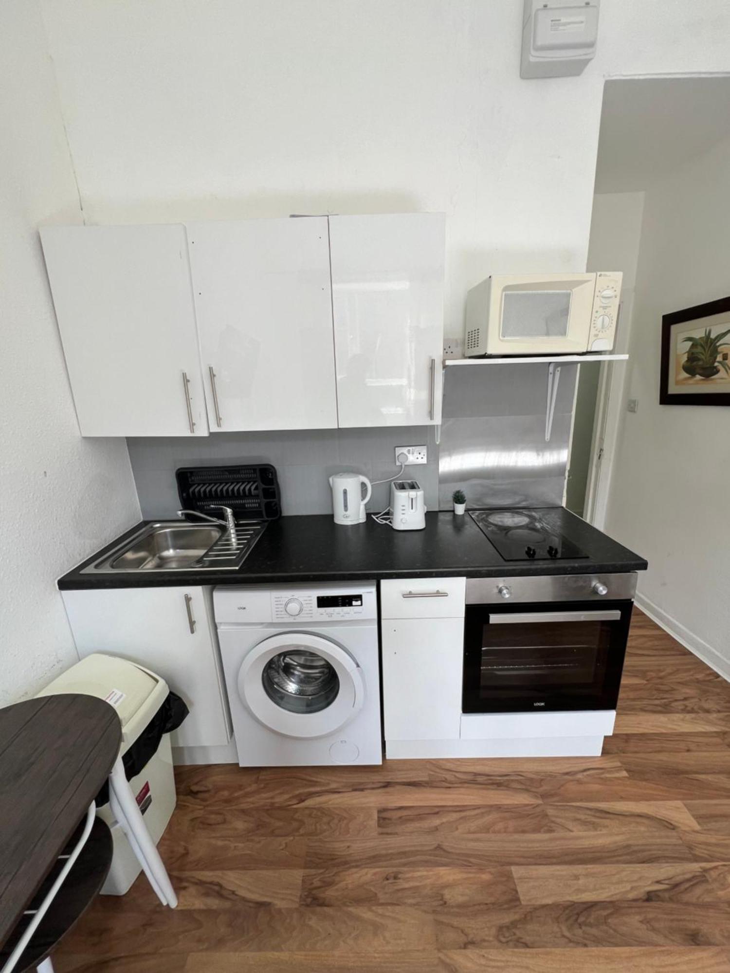 Great Western Road Studio With En Suite Glasgow Exterior photo