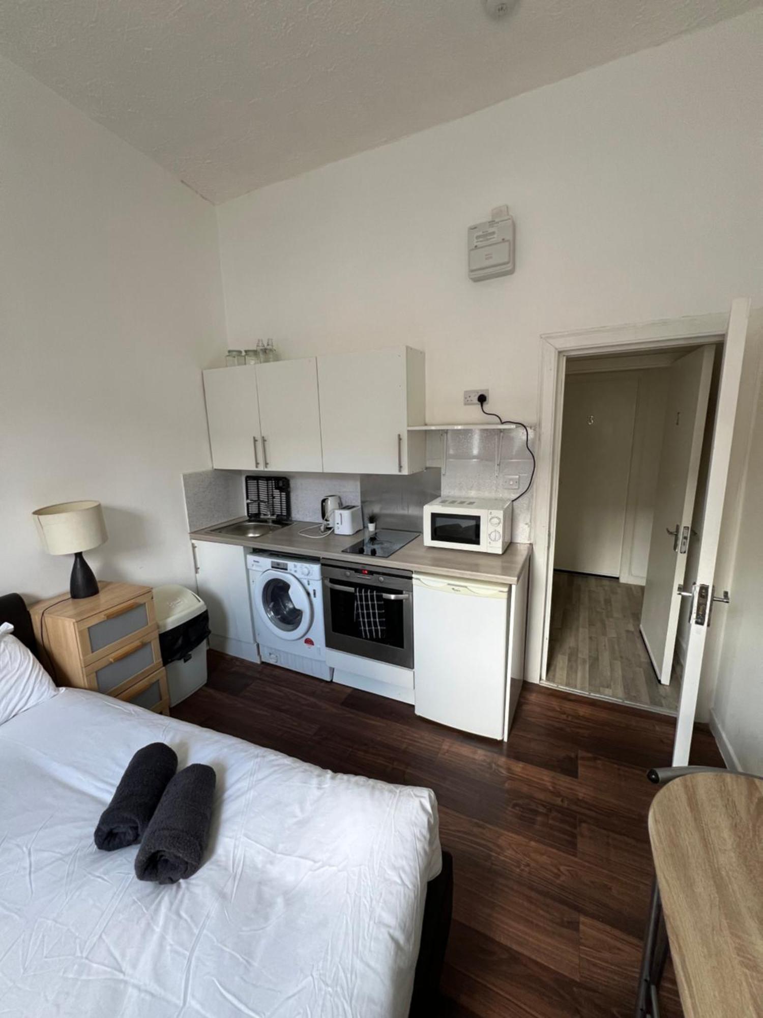 Great Western Road Studio With En Suite Glasgow Exterior photo